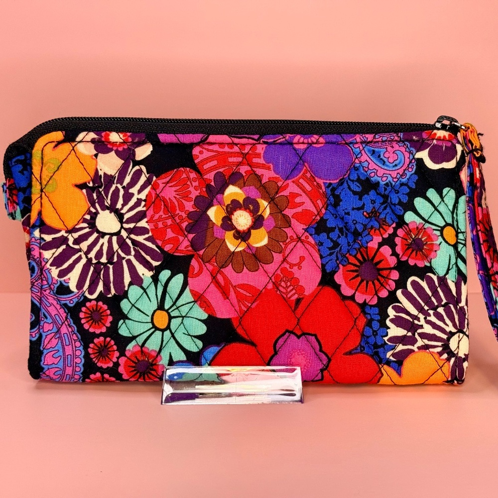 #2 🌸Vera Bradley - Factory Style Front Zip Wristlet